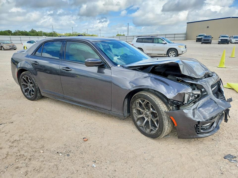 57077286 :رقم المزاد ، 2C3CCABG8JH142988 vin ، 2018 Chrysler 300 مزاد بيع