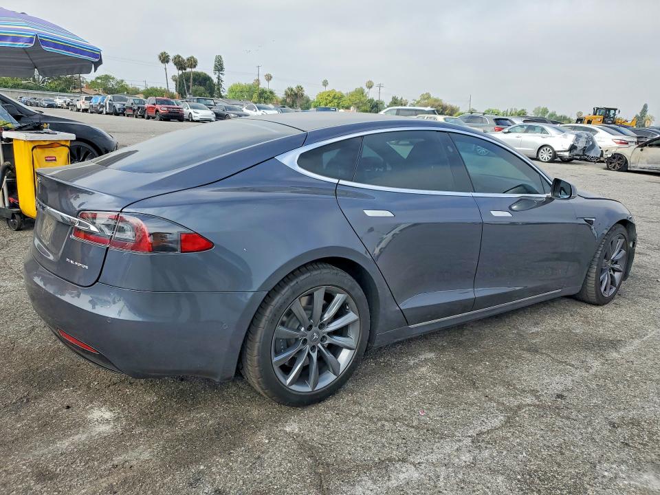 56134286 :رقم المزاد ، 5YJSA1E24LF361632 vin ، 2020 Tesla Model S مزاد بيع
