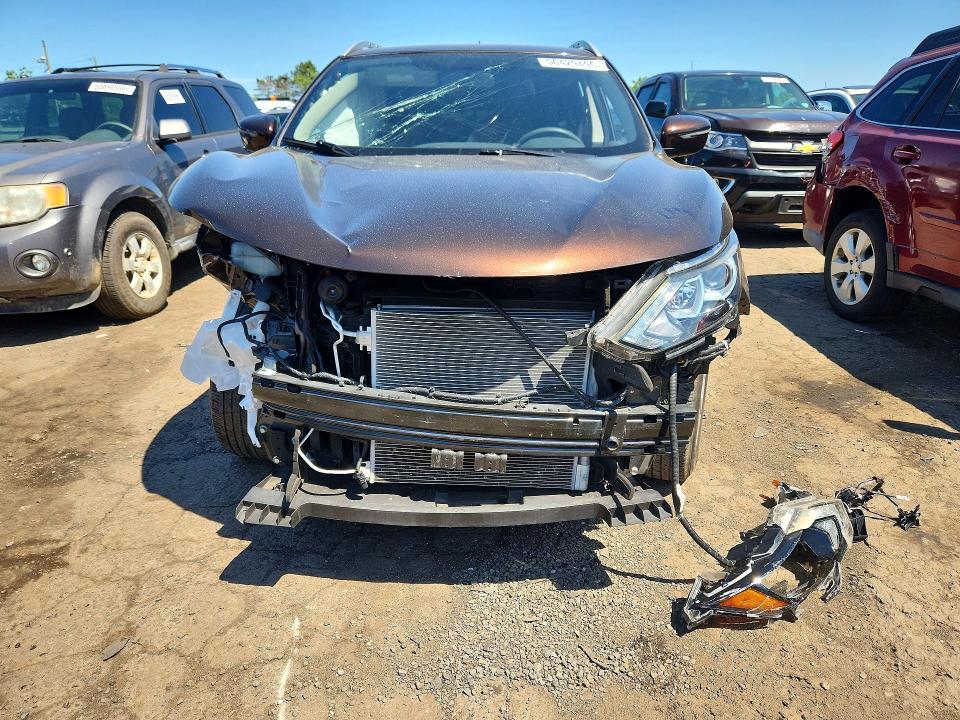56429496 :رقم المزاد ، JN1BJ1CP1HW009290 vin ، 2017 Nissan Rogue Sport مزاد بيع