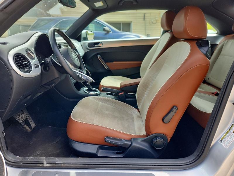 2015 Volkswagen Beetle მანქანა იყიდება აუქციონზე, vin: 3VWF17AT9FM606893, აუქციონის ნომერი: 55295386