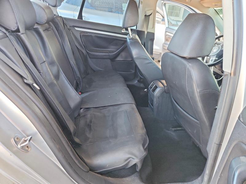 57222156 :رقم المزاد ، 3VWAX7AJ1AM101866 vin ، 2010 Volkswagen Jetta مزاد بيع