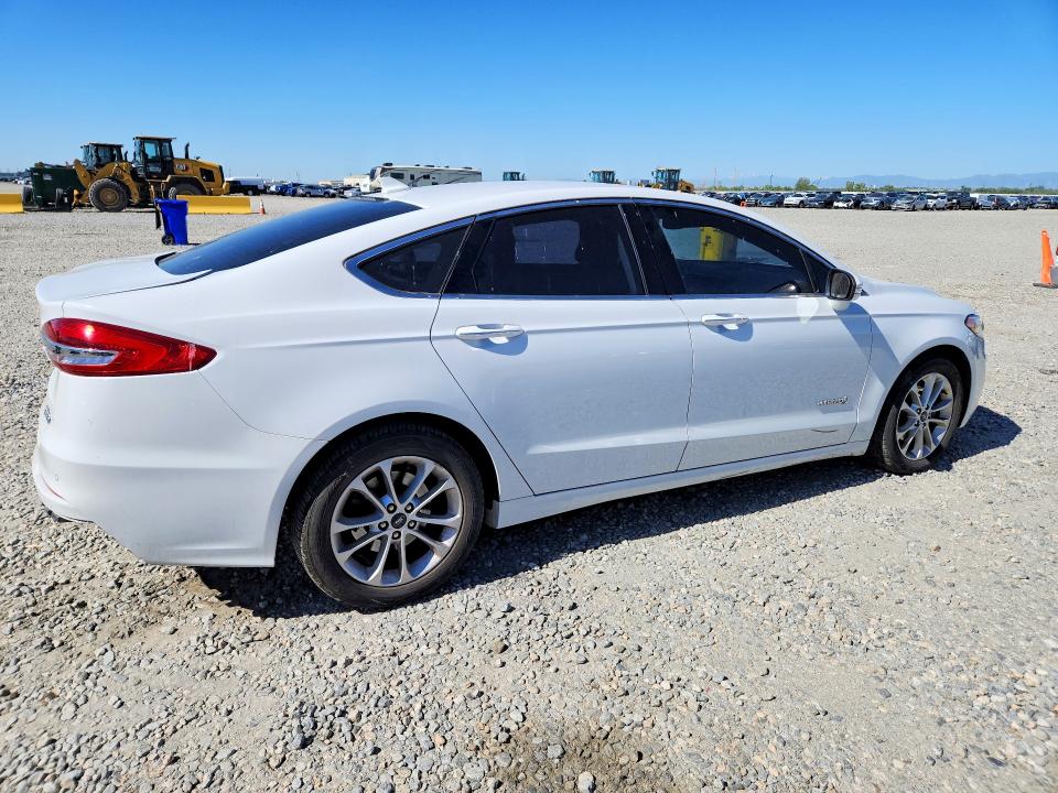 57224126 :رقم المزاد ، 3FA6P0MU0KR272835 vin ، 2019 Ford Fusion مزاد بيع