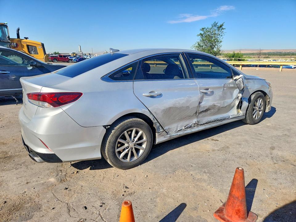 2018 Hyundai Sonata მანქანა იყიდება აუქციონზე, vin: 5NPE24AF1JH670588, აუქციონის ნომერი: 55184296