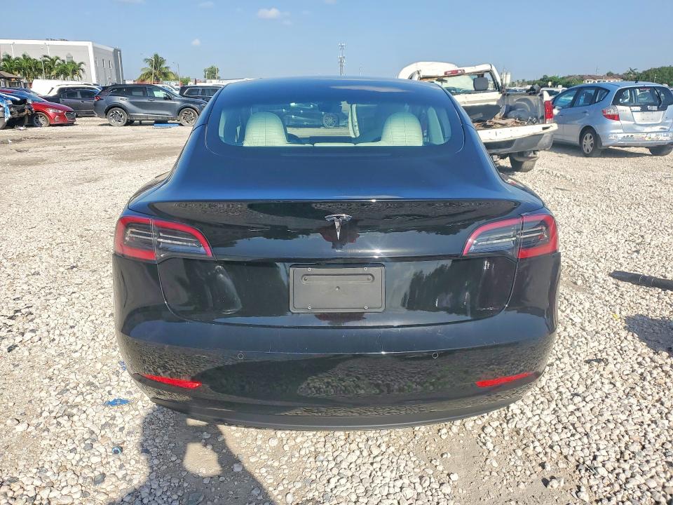 58221876 :رقم المزاد ، 5YJ3E1EB3NF261906 vin ، 2022 Tesla Model 3 مزاد بيع