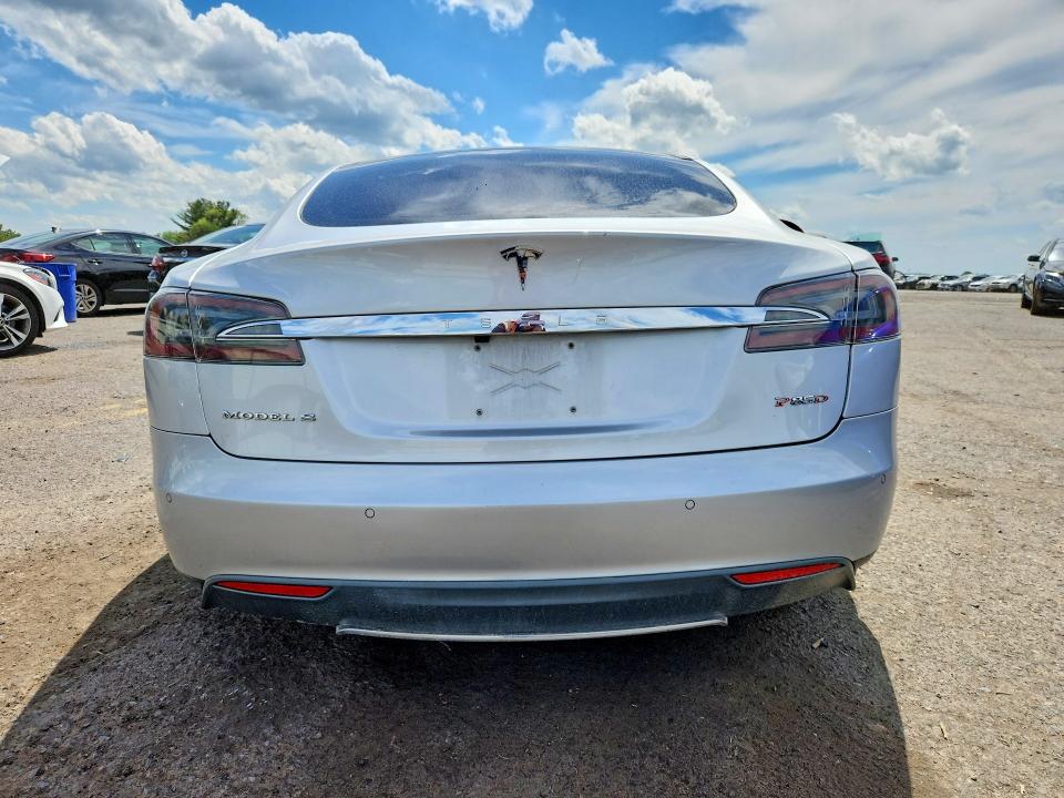 Продажа на аукционе авто 2015 Tesla Model S, vin: 5YJSA1H22FFP69885, номер лота: 57190626
