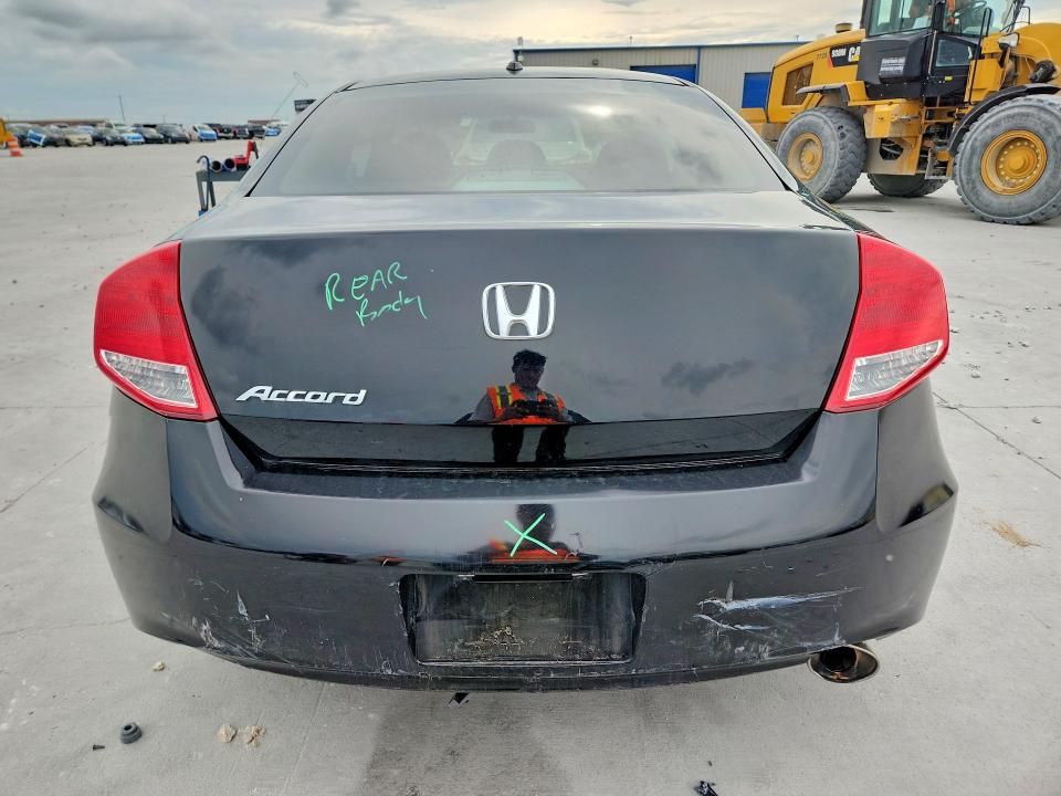 56492506 :رقم المزاد ، 1HGCS1B82BA004159 vin ، 2011 Honda Accord مزاد بيع
