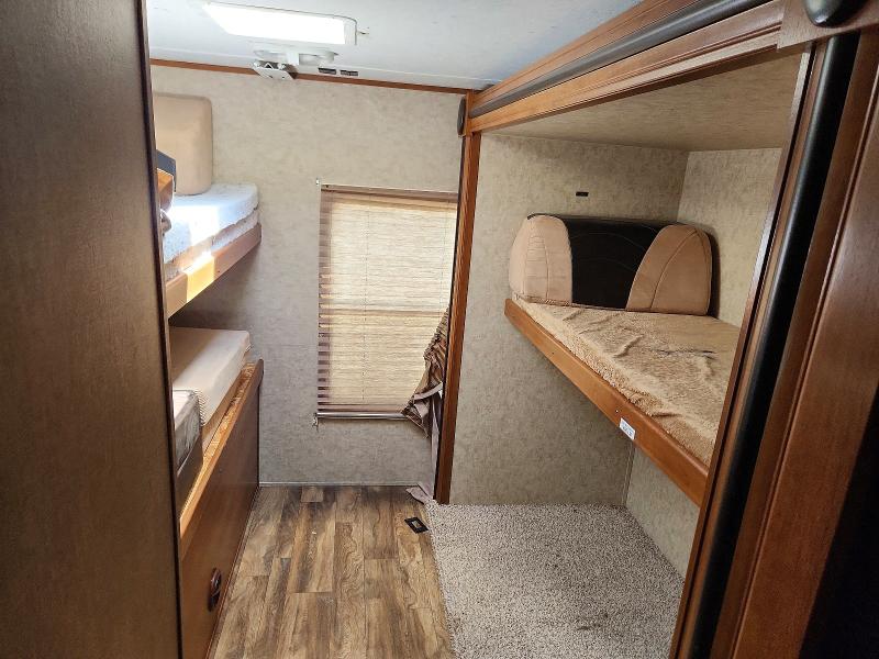 53523736 :رقم المزاد ، 5ZT2TRWB9GB510048 vin ، 2016 Tracker Recreational Vehicle (rv) مزاد بيع