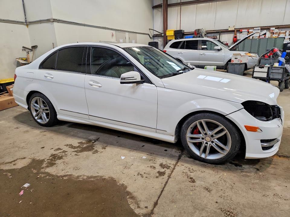 2014 Mercedes-benz C მანქანა იყიდება აუქციონზე, vin: WDDGF8AB1EA905642, აუქციონის ნომერი: 53210546