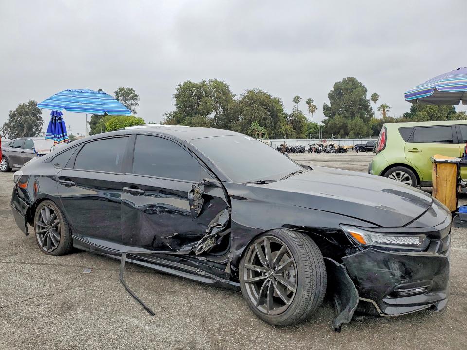 58809366 :رقم المزاد ، 1HGCV2F95JA000928 vin ، 2018 Honda Accord مزاد بيع