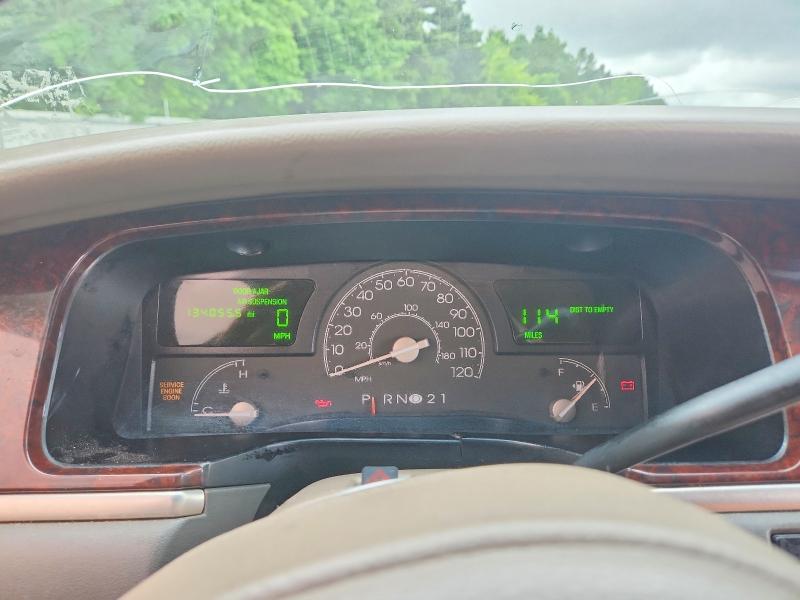 57487036 :رقم المزاد ، 1LNHM85W33Y700177 vin ، 2003 Lincoln Town Car مزاد بيع