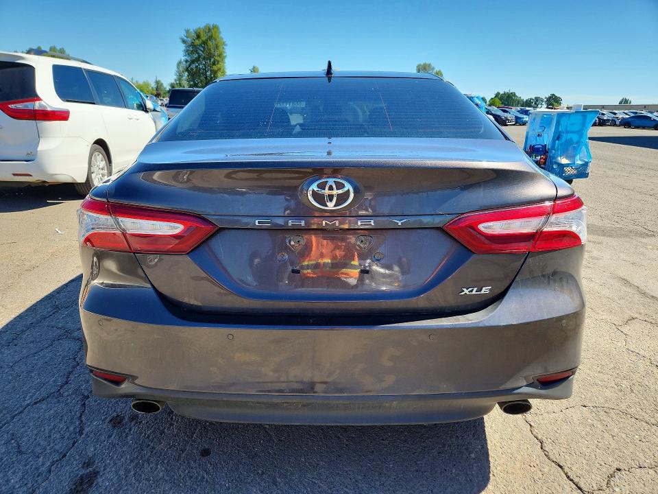 Продаж на аукціоні авто 2018 Toyota Camry, vin: 4T1BZ1HK3JU006116, номер лоту: 56811126