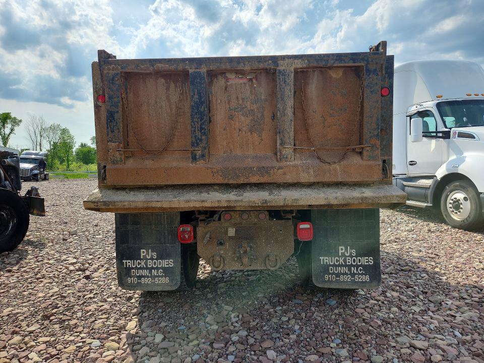 55749636 :رقم المزاد ، 1FUBBTAK92HJ77776 vin ، 2002 Freightliner F70 مزاد بيع