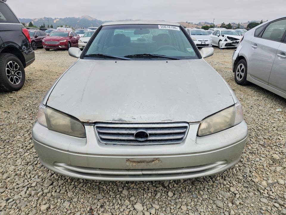 55618196 :رقم المزاد ، 4T1BG22K1YU010387 vin ، 2000 Toyota Camry مزاد بيع
