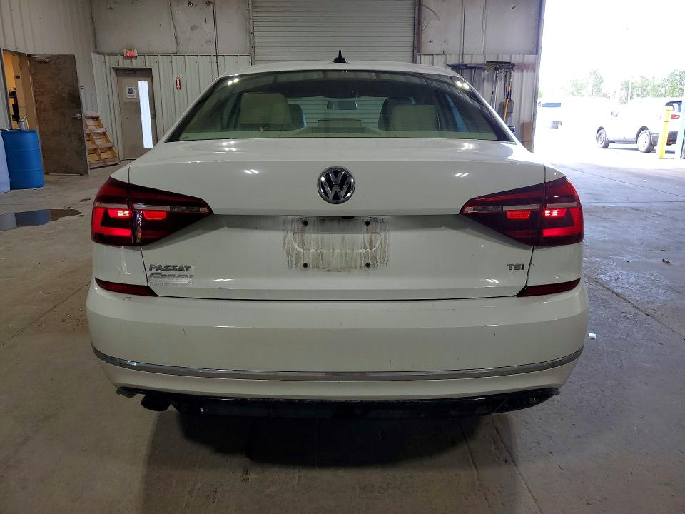 Продажа на аукционе авто 2018 Volkswagen Passat, vin: 1VWAA7A32JC016619, номер лота: 57204106
