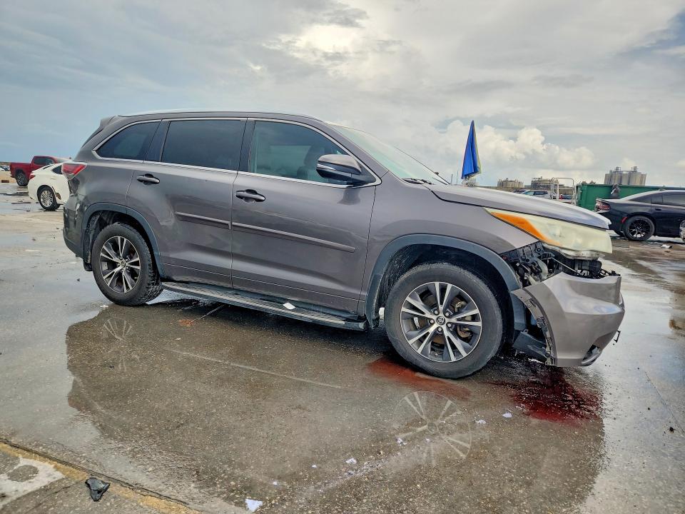 2016 Toyota Highlander მანქანა იყიდება აუქციონზე, vin: 5TDKKRFHXGS173889, აუქციონის ნომერი: 57208236