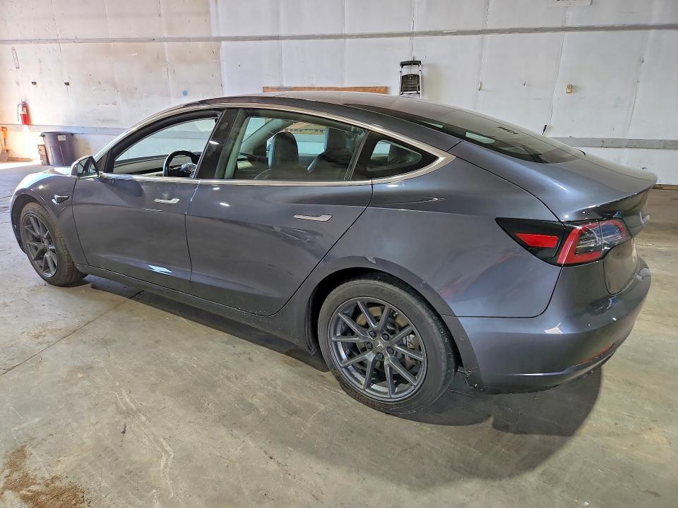 58525426 :رقم المزاد ، 5YJ3E1EA6JF005115 vin ، 2018 Tesla Model 3 مزاد بيع