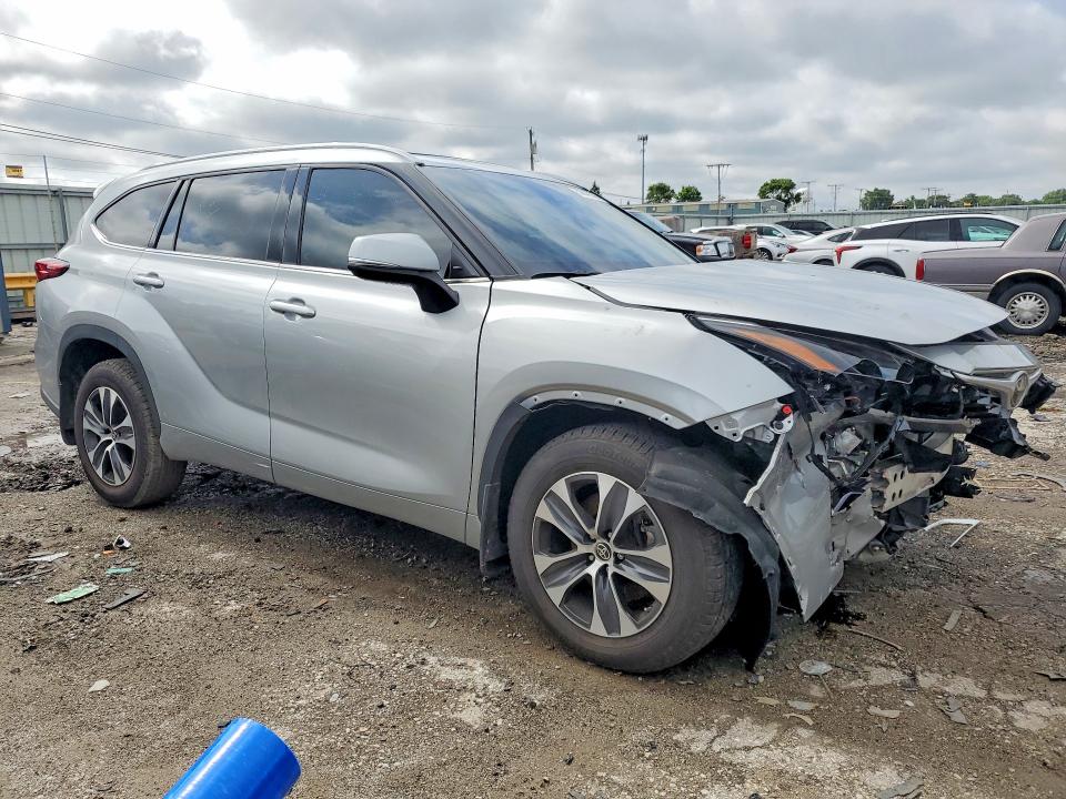 56642656 :رقم المزاد ، 5TDGZRBH6NS586431 vin ، 2022 Toyota Highlander مزاد بيع