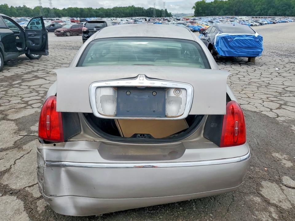 Aukcja sprzedaży 2002 Lincoln Town Car, vin: 1LNHM82W42Y611866, numer aukcji: 57328346