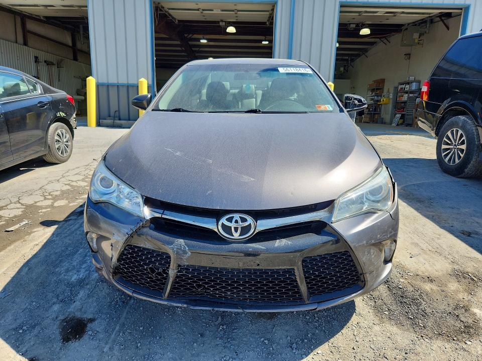 56118416 :رقم المزاد ، 4T1BF1FK4HU301148 vin ، 2017 Toyota Camry مزاد بيع