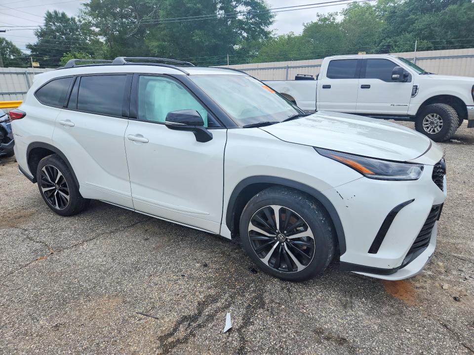55928976 :رقم المزاد ، 5TDLZRAH4NS110677 vin ، 2022 Toyota Highlander مزاد بيع