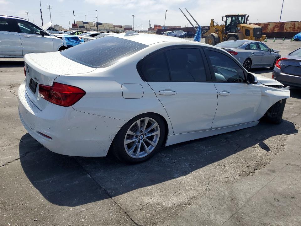 55479026 :رقم المزاد ، WBA8A9C51JK623383 vin ، 2018 Bmw 320 مزاد بيع