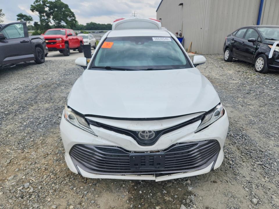2018 Toyota Camry მანქანა იყიდება აუქციონზე, vin: 4T1B11HK0JU004282, აუქციონის ნომერი: 56630546