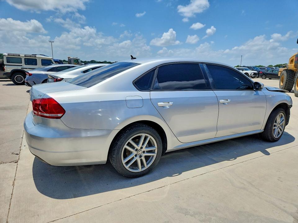 56123436 :رقم المزاد ، 1VWAT7A39FC045388 vin ، 2015 Volkswagen Passat مزاد بيع
