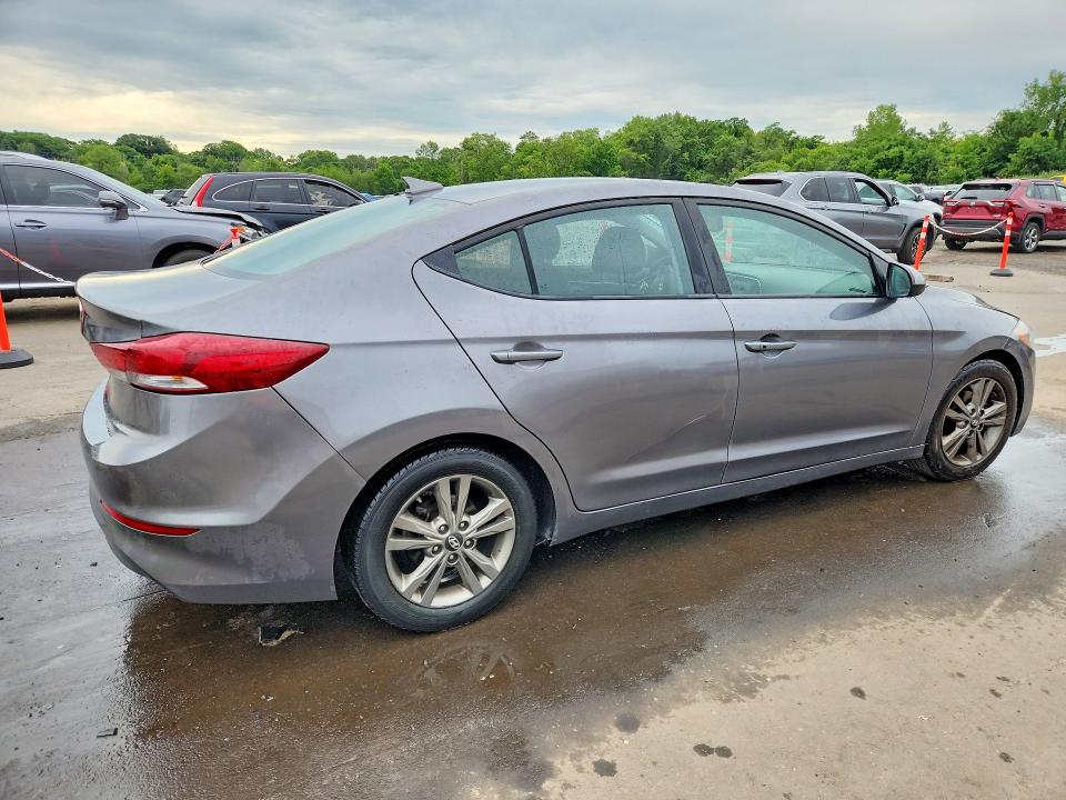 57826256 :رقم المزاد ، 5NPD84LF2JH267405 vin ، 2018 Hyundai Elantra مزاد بيع