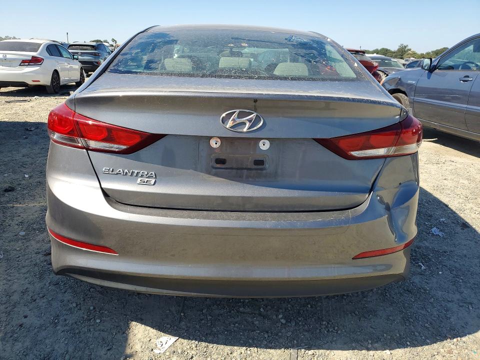 58452656 :رقم المزاد ، 5NPD74LF0JH334246 vin ، 2018 Hyundai Elantra مزاد بيع