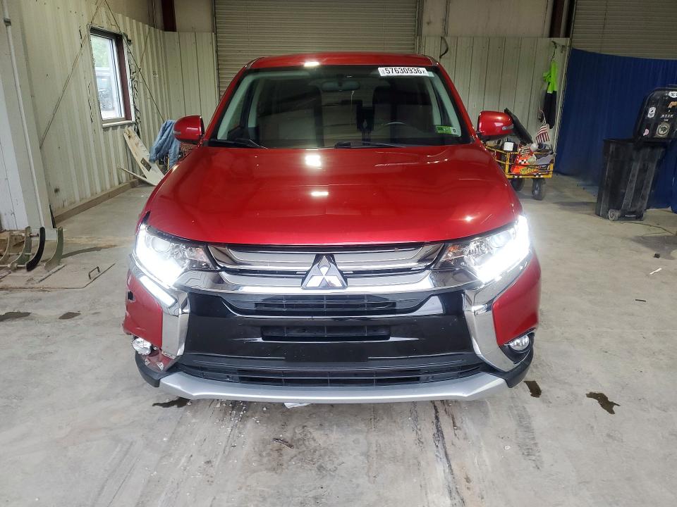 57630936 :رقم المزاد ، JA4AZ3A38JZ014028 vin ، 2018 Mitsubishi Outlander مزاد بيع
