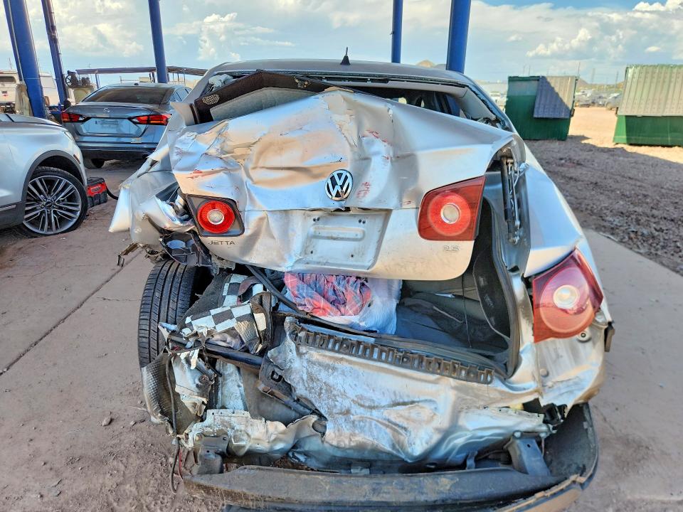 57222156 :رقم المزاد ، 3VWAX7AJ1AM101866 vin ، 2010 Volkswagen Jetta مزاد بيع
