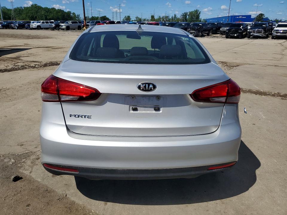 57973066 :رقم المزاد ، 3KPFK4A74HE029365 vin ، 2017 Kia Forte مزاد بيع