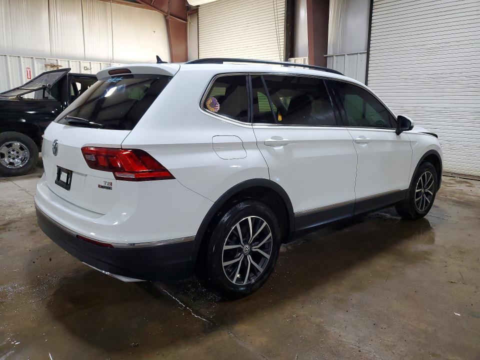 Продажа на аукционе авто 2018 Volkswagen Tiguan, vin: 3VV2B7AX4JM192675, номер лота: 57060906