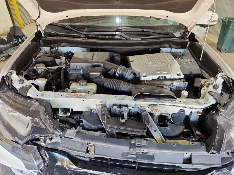 55894106 :رقم المزاد ، JA4J24A59JZ032114 vin ، 2018 Mitsubishi Outlander مزاد بيع