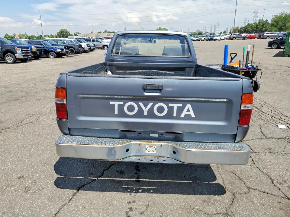 56807606 :رقم المزاد ، 4TARN81A6NZ014711 vin ، 1992 Toyota Pickup مزاد بيع