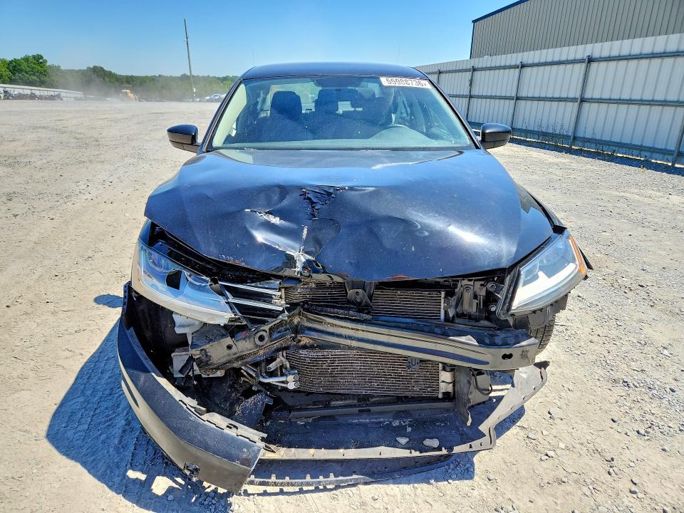 55988736 :رقم المزاد ، 3VW167AJ0HM342153 vin ، 2017 Volkswagen Jetta مزاد بيع