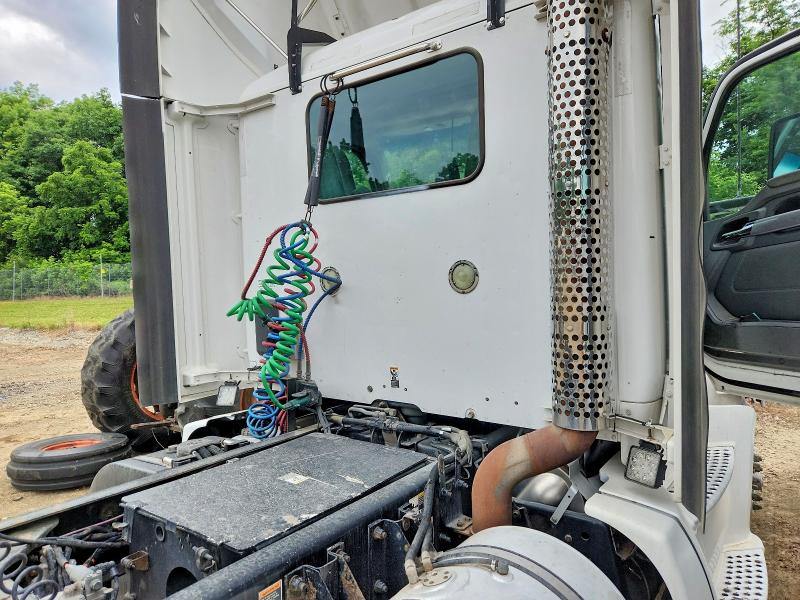Продаж на аукціоні авто 2015 Kenworth Construction, vin: 1XKYA48X0FJ462462, номер лоту: 57911396