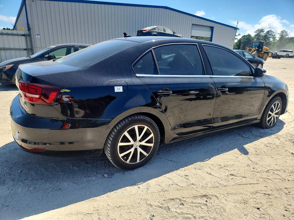 56586106 :رقم المزاد ، 3VWDB7AJ6HM311112 vin ، 2017 Volkswagen Jetta مزاد بيع