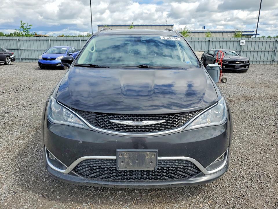 57045666 :رقم المزاد ، 2C4RC1EG2HR688837 vin ، 2017 Chrysler Pacifica مزاد بيع