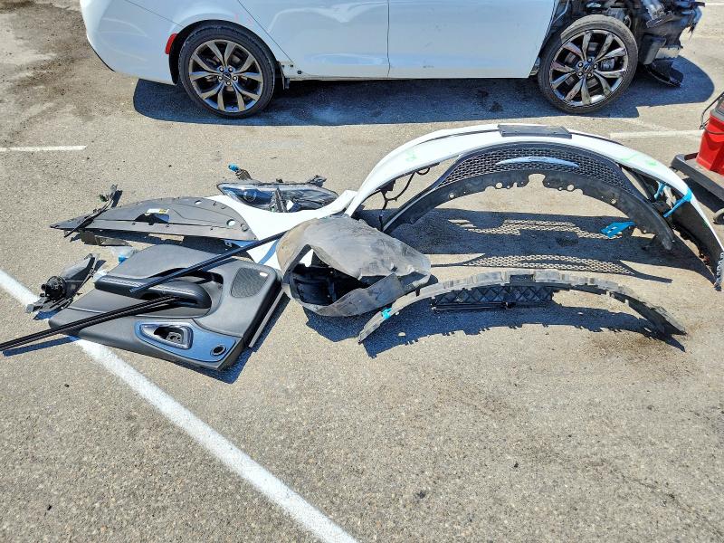 85980895 :رقم المزاد ، 1C3CCCBG4FN511629 vin ، 2015 Chrysler 200 مزاد بيع