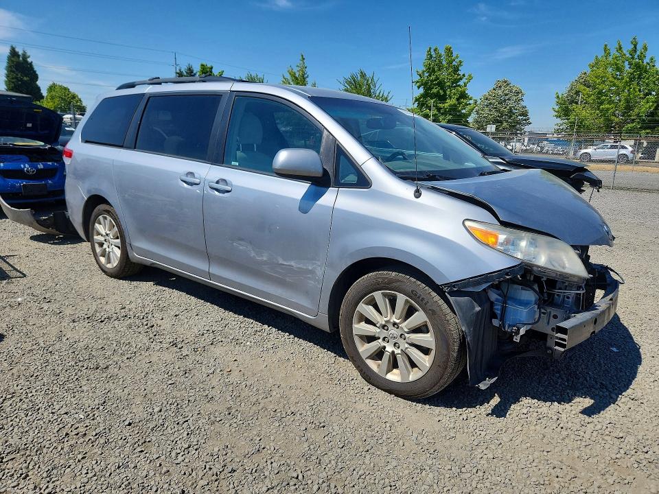 56459696 :رقم المزاد ، 5TDJK3DC0CS037460 vin ، 2012 Toyota Sienna مزاد بيع