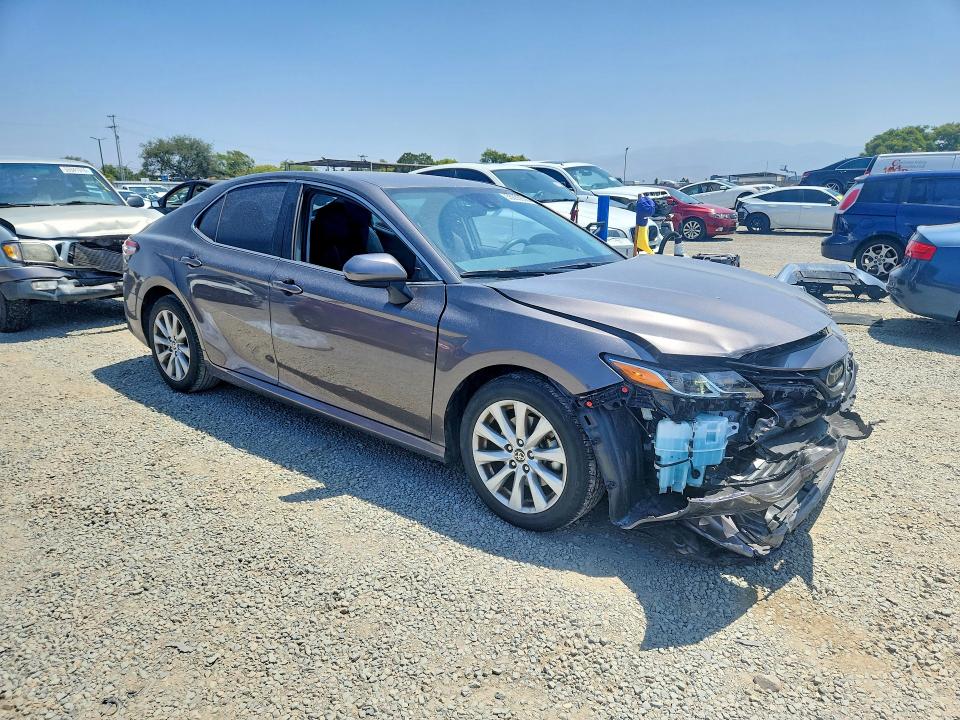 55835856 :رقم المزاد ، 4T1C11AKXLU968583 vin ، 2020 Toyota Camry مزاد بيع