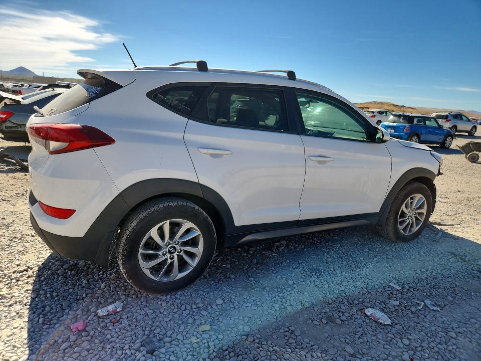 2016 Hyundai Tucson მანქანა იყიდება აუქციონზე, vin: KM8J33A45GU161604, აუქციონის ნომერი: 57567426