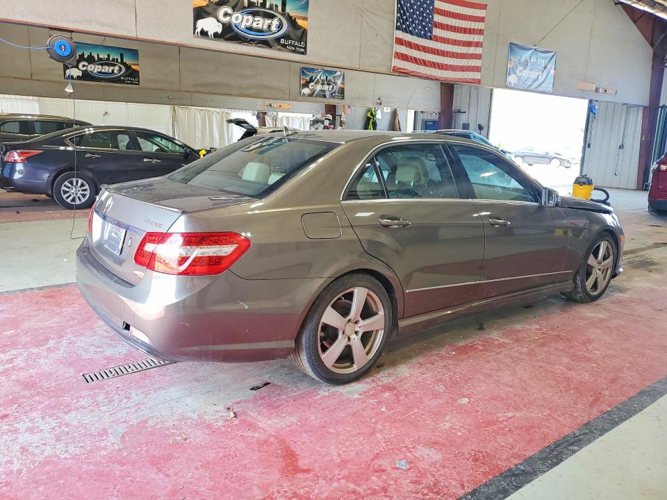 58637166 :رقم المزاد ، WDDHF8HB2AA092882 vin ، 2010 Mercedes-benz E مزاد بيع