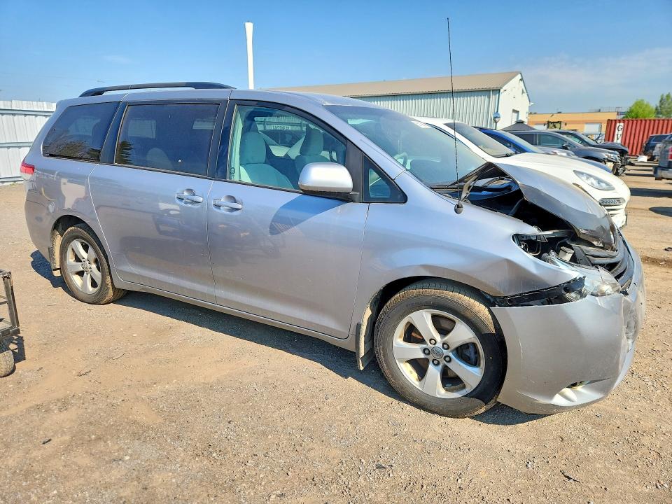 55113996 :رقم المزاد ، 5TDKK3DC7BS095102 vin ، 2011 Toyota Sienna مزاد بيع