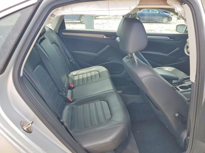 55431006 :رقم المزاد ، 1VWBT7A30FC017449 vin ، 2015 Volkswagen Passat مزاد بيع