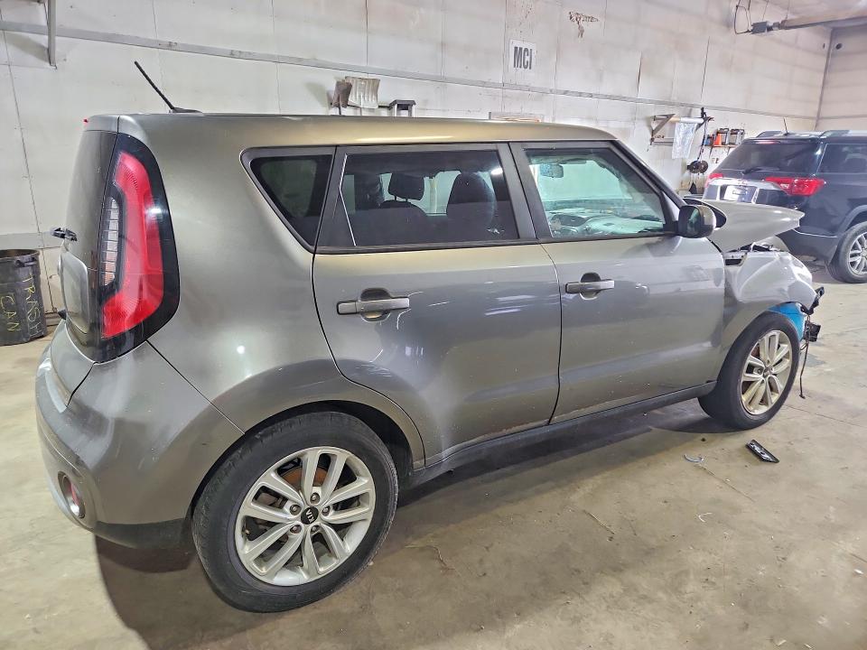 2017 Kia Soul მანქანა იყიდება აუქციონზე, vin: KNDJP3A59H7423688, აუქციონის ნომერი: 57394126