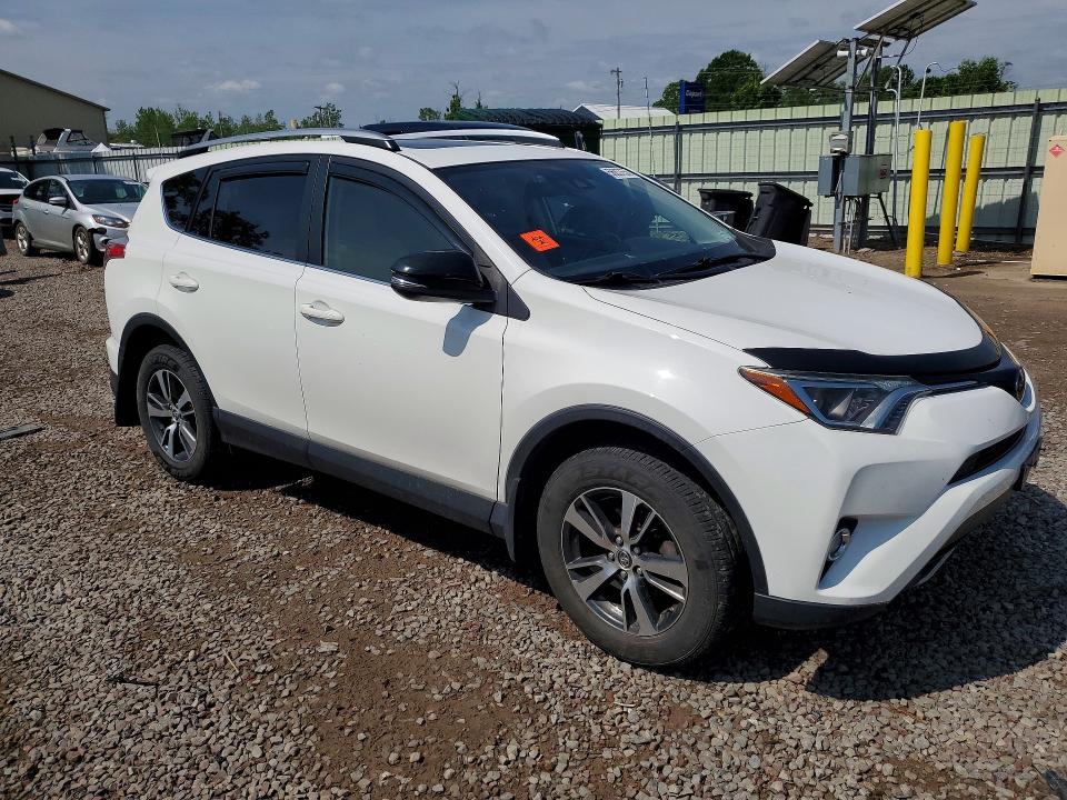 56837656 :رقم المزاد ، JTMRFREV6JJ721384 vin ، 2018 Toyota Rav4 مزاد بيع