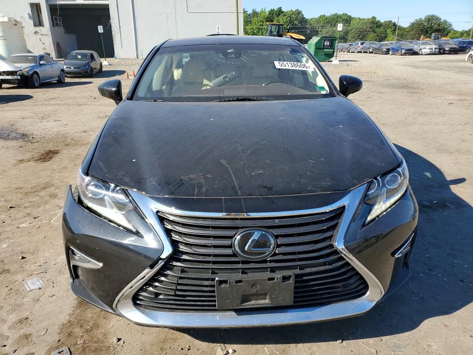 55138606 :رقم المزاد ، 58ABK1GG5JU085458 vin ، 2018 Lexus Es مزاد بيع