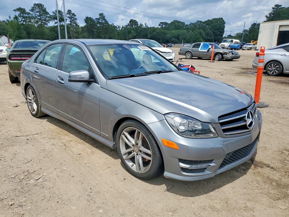 2014 Mercedes-benz C მანქანა იყიდება აუქციონზე, vin: WDDGF4HB9EA946230, აუქციონის ნომერი: 55648156